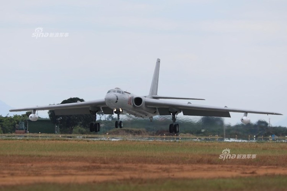 Soc nang: J-10 Trung Quoc chi bay duoc lien tuc ba tieng-Hinh-8